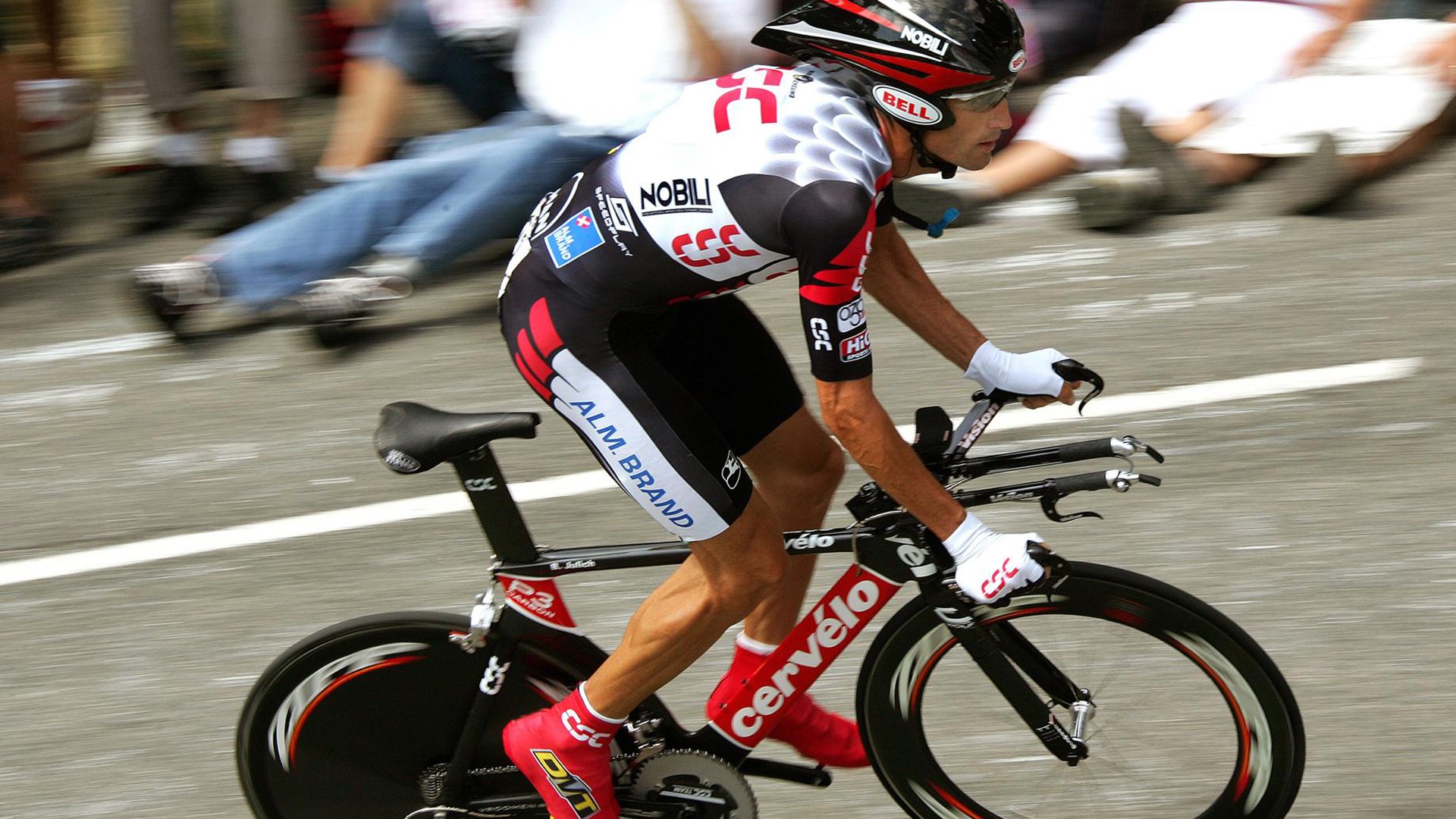 开云app下载-_未来运动时尚秀：科技服饰引领新风潮_，未来科技时装设计灵感说明