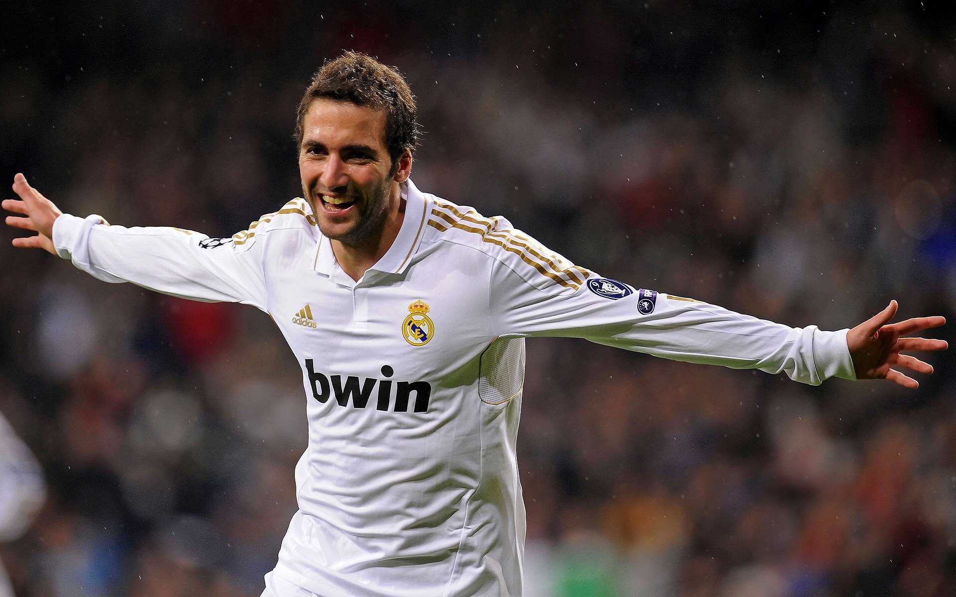 开云官方平台-中超引援迎来高潮期，内外援更迭激烈，2021赛季中超各队引援