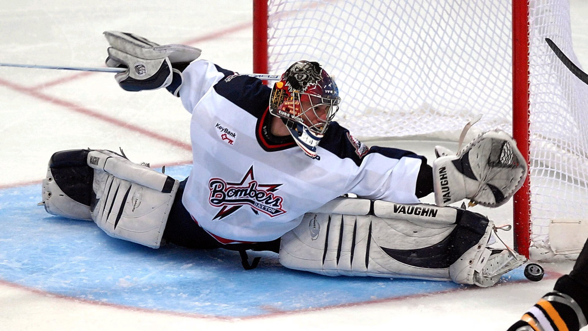 夜跑灯光秀，照亮城市的运动夜晚，夜跑灯实用吗